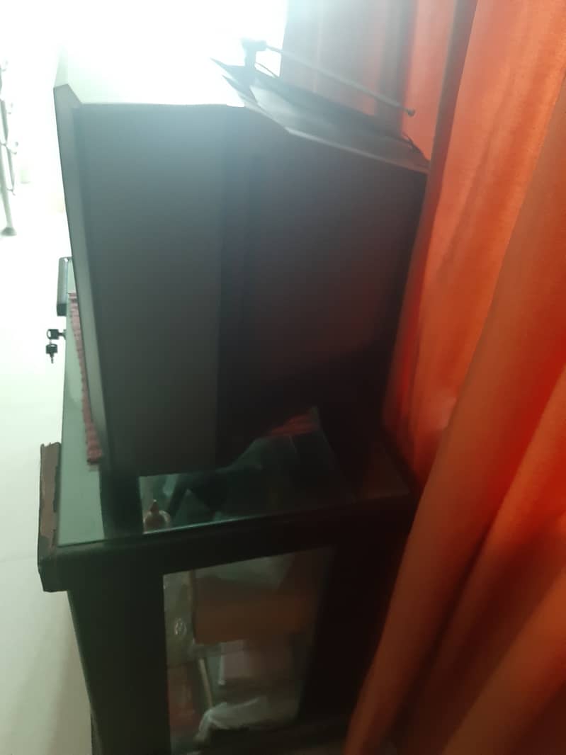 TV SONY 32 inch with Trolly in Good condition 4