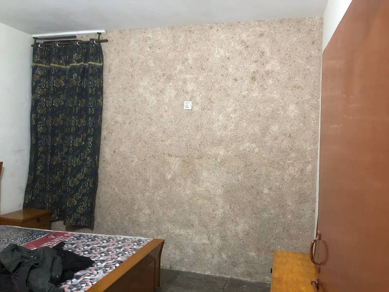 2 ROOMS SEMI FURNISHED FLAT FOR RENT IN MODEL TWON LAHORE RENT 20000 3