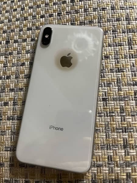 IPHONE XS MAX (with a bundle deal) 1