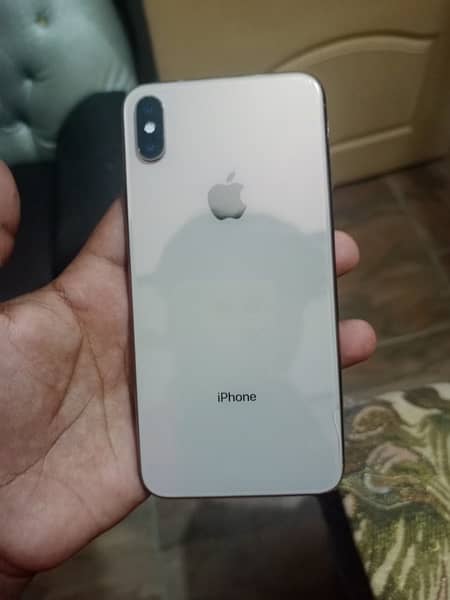 iphone xs max urgent sale back crack or pannel minnor dot 0