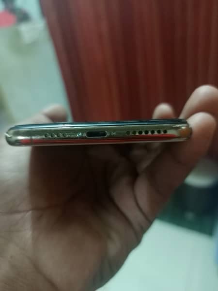 iphone xs max urgent sale back crack or pannel minnor dot 4