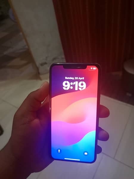 iphone xs max urgent sale back crack or pannel minnor dot 6