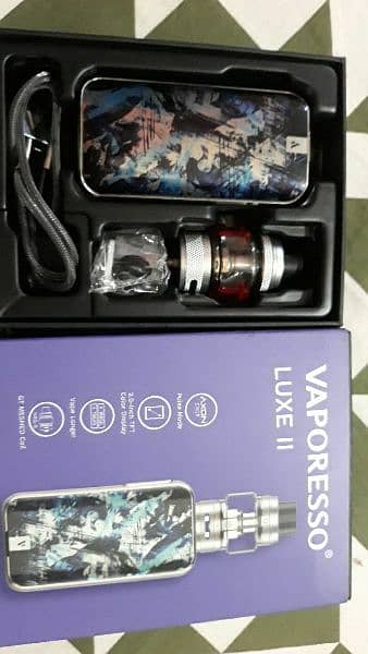 vaporesso luxe 2 10/10 with battery accessories 2