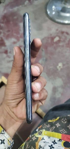 vivo v21e 8+4/128 with box and charger 4
