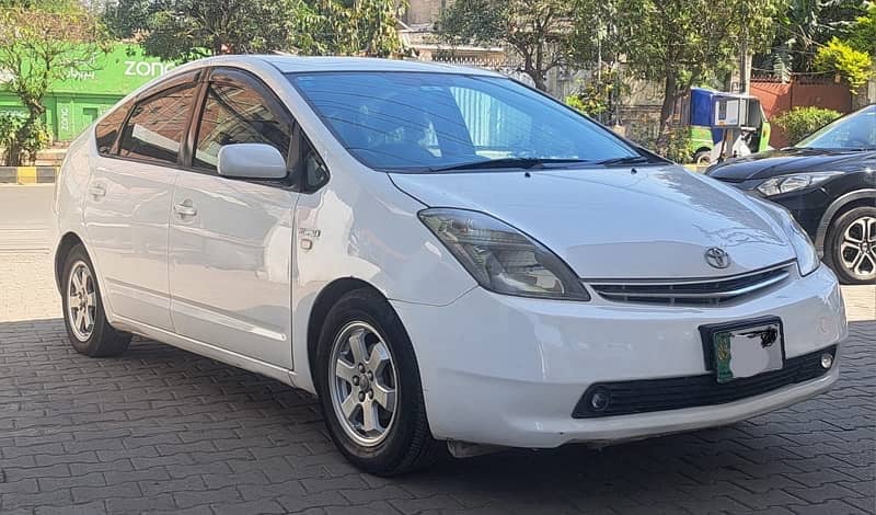 Toyota Prius 1.5 S Package 1