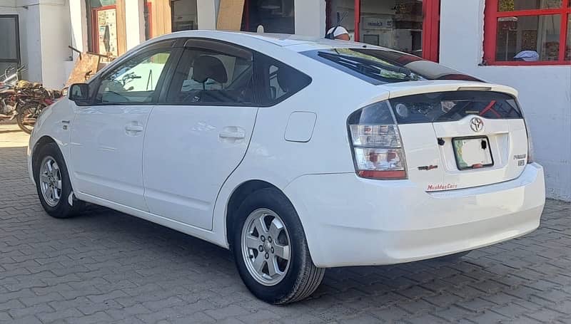 Toyota Prius 1.5 S Package 4