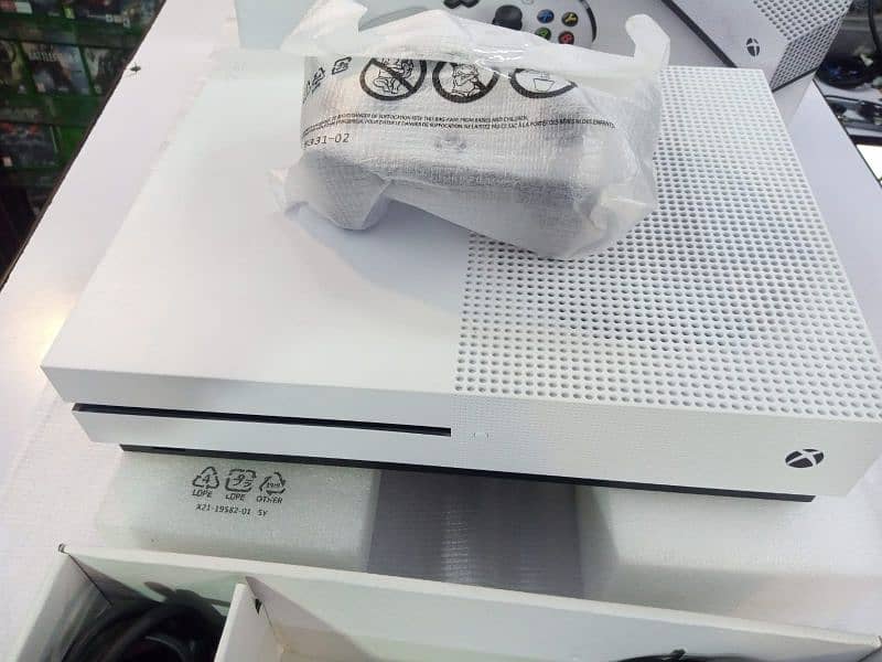 Xbox one s brand New 1tb only 2 pice left 0