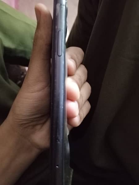 iphone 11 jv 10/9 condition 79 battery 64 gb 4