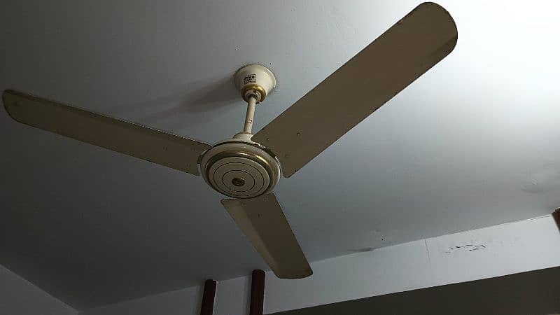 ceiling fan pak fan 2 Hain good condition m hy 0