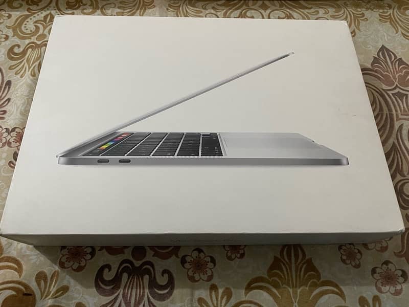 MacBook Pro 13 inch 2016 8/256 1