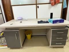 Computer Table / Office Table in 9.9/10 Condition