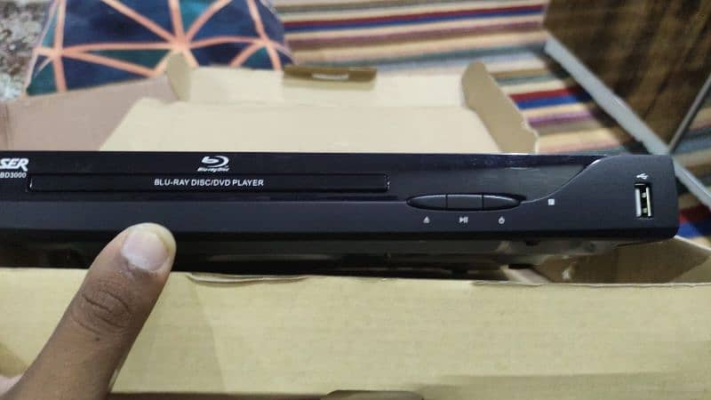 imported dvd player for sale. . . almost new. . without wires 0