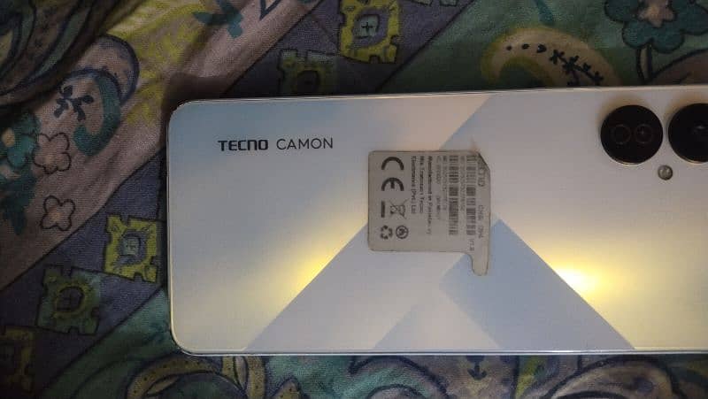 Techno camon 19 neo with 6gb Ram and 128 Rom,  charger and also box. 2