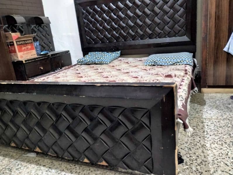 selling bed in very reasonable price 3