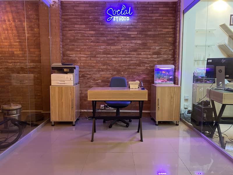 CO-WORKING SPACE & SEPRATE FURNISHED OFFICES 1