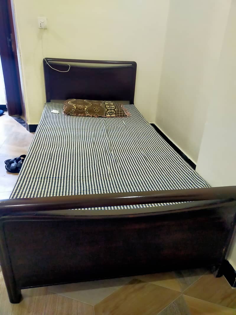 Single wooden bed 1