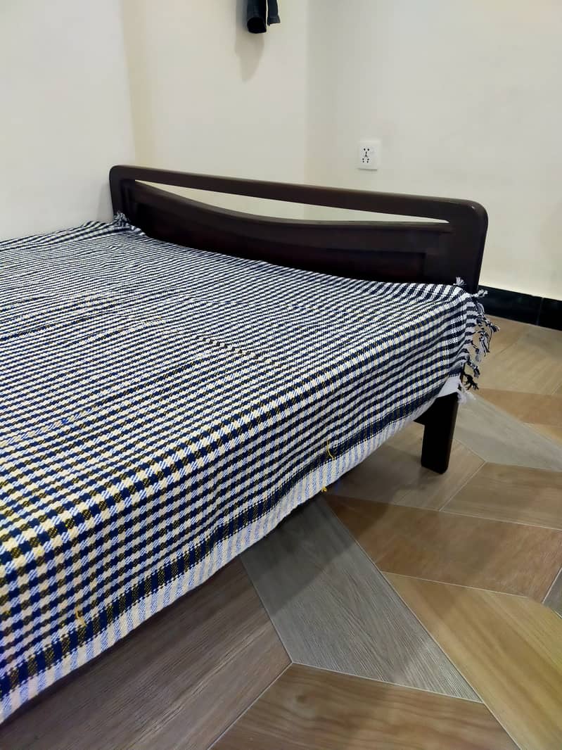 Single wooden bed 4