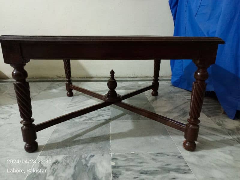 Center Table in mint condition 2