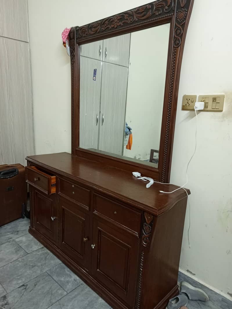 Wooden Dressing Table for Sale 3