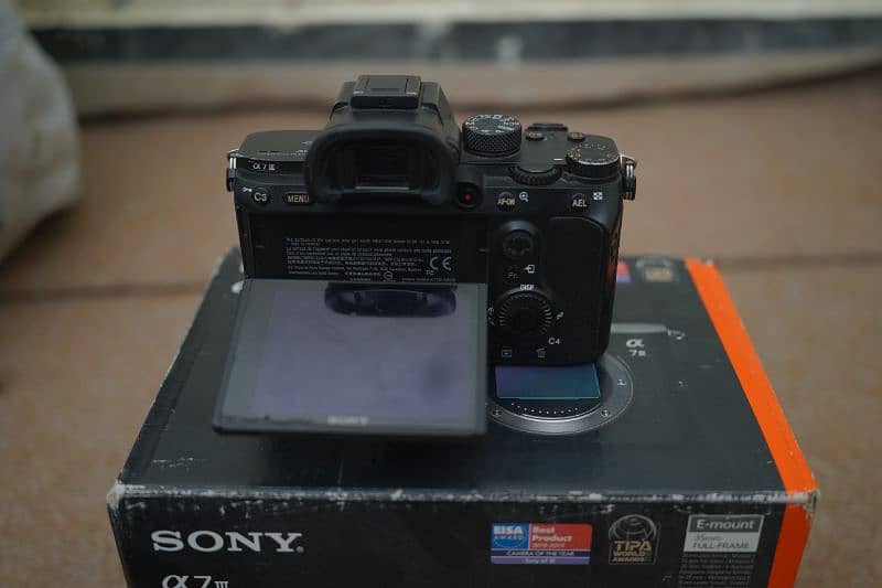 Sony A7 III
Body condition ok

Battery Charger  Box
location lahore 1