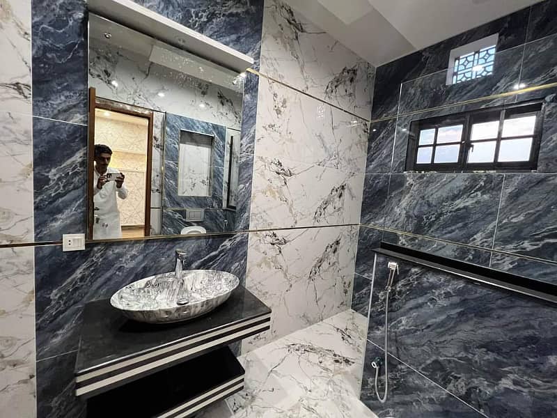 10 marla Luxurious House for sale in Buch villas multan 3