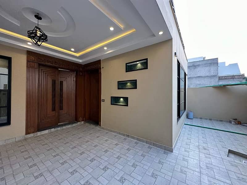 5 marla Luxurious House for sale in Buch villas multan 1