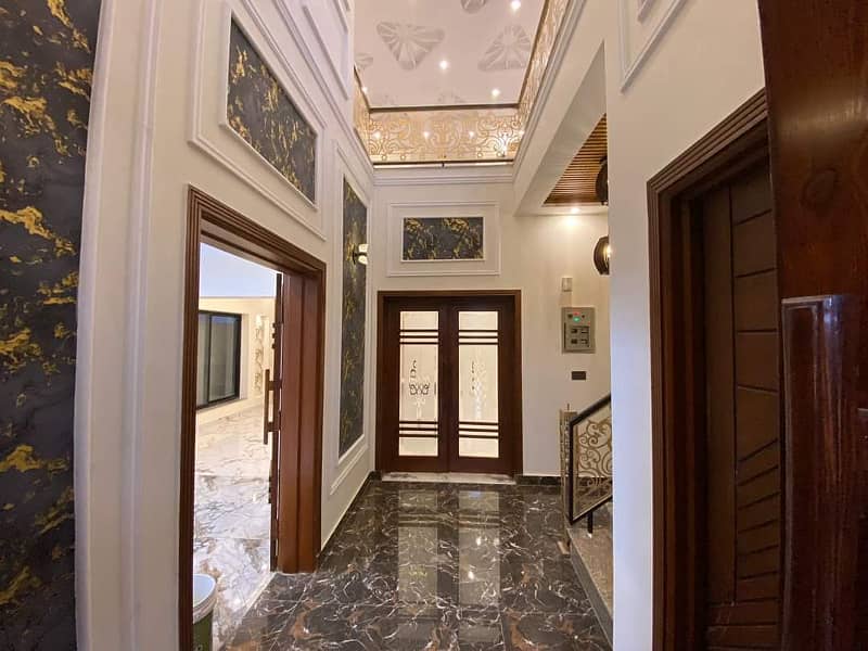 10 marla Luxurious House for sale in Buch villas multan 3