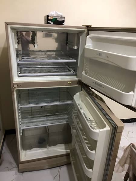 Dawalance fridge and refrigerator 2