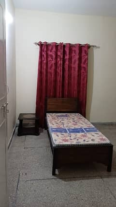 Furnish room available in G-10/2 pha for ladies best for noa students