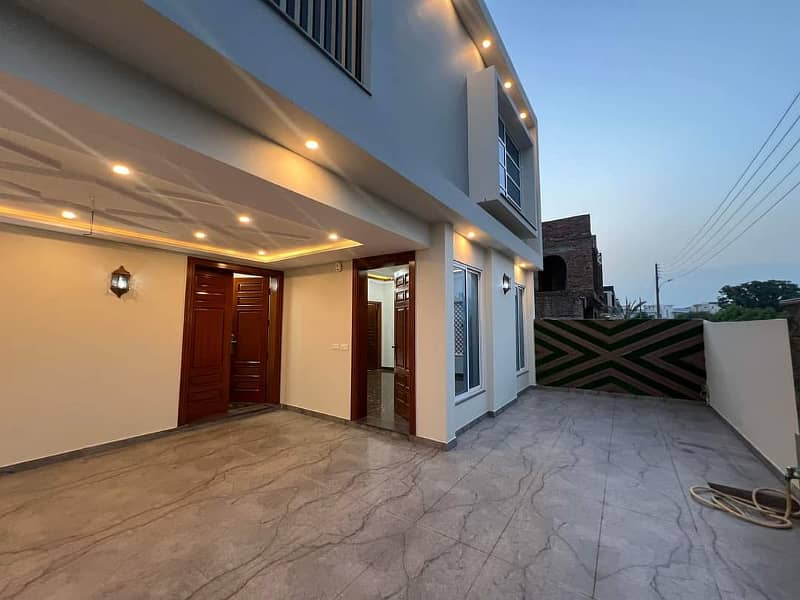 10 marla Luxurious House for sale in Buch villas multan 4