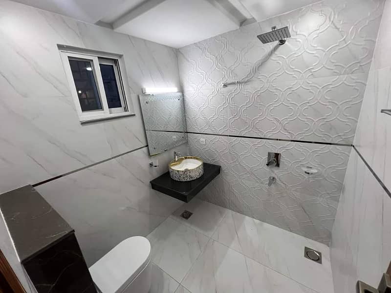 10 marla Luxurious House for sale in Buch villas multan 16