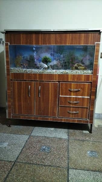 fish aquarium new condition. lmbai 4fit chorai 1.6 fit ghehrai 1.7fit 1
