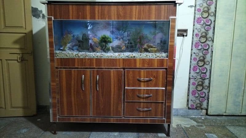 fish aquarium new condition. lmbai 4fit chorai 1.6 fit ghehrai 1.7fit 2