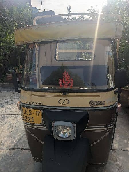I'm selling loader Rickshaw in good condition 7