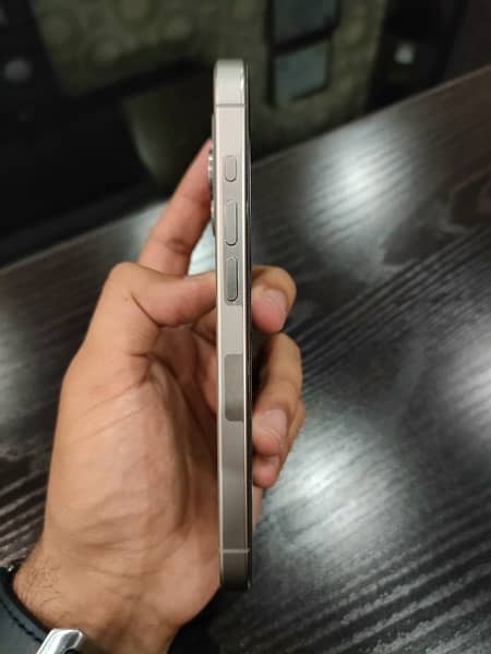 Iphone 15 Pro JV white titanium 1