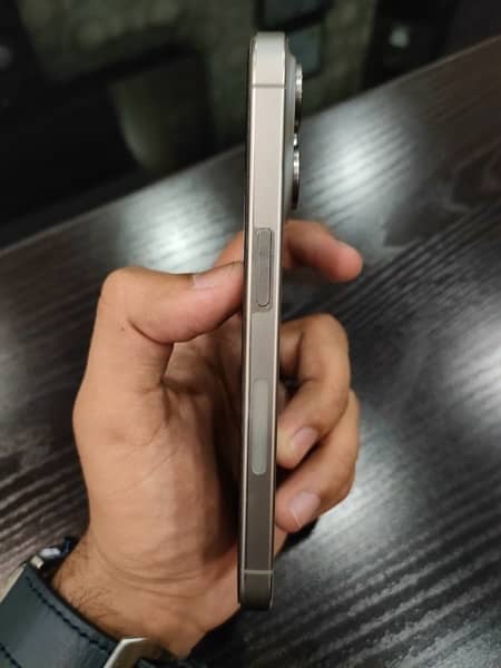 Iphone 15 Pro JV white titanium 2