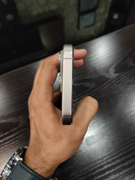Iphone 15 Pro Natural Titanium 4