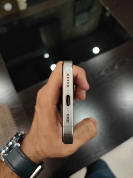 Iphone 15 Pro JV white titanium 4