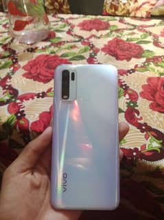 vivo y30     4/128 new condition with box and charger