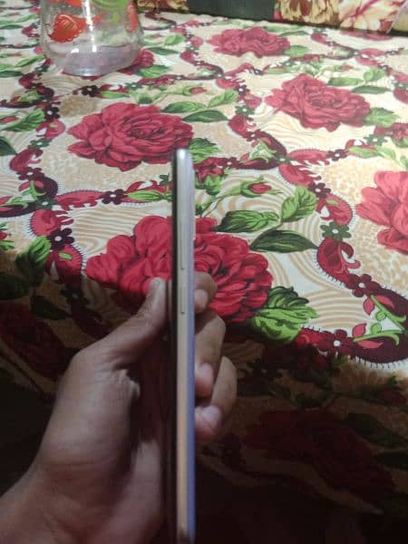 vivo y30     4/128 new condition with box and charger 4