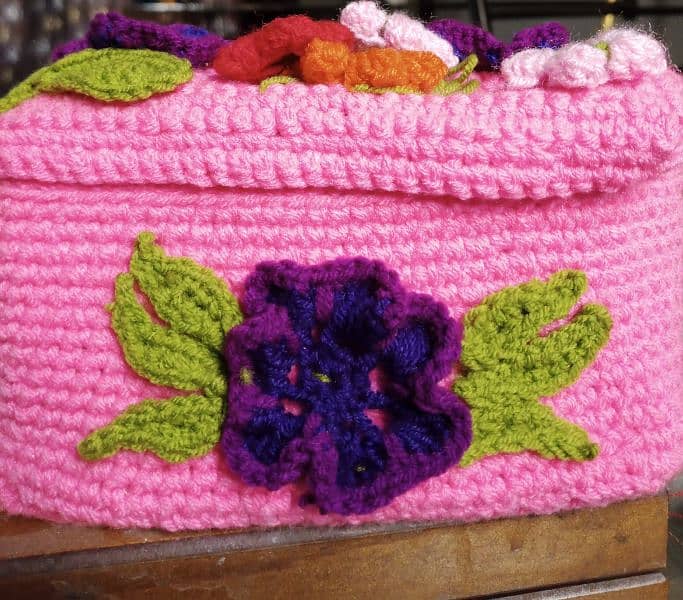 Beautiful crochet tissue box 1