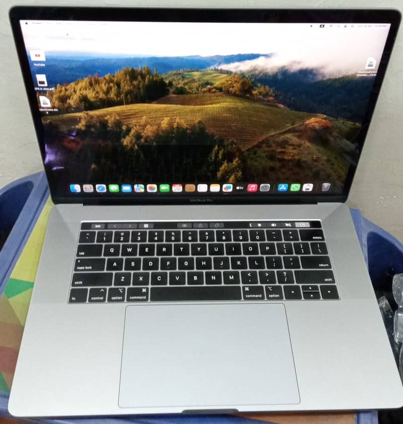 Macbook Pro 2018,15 Inch(Intel Core i7 16GB RAM,512 SSD,Touch Bar) 1