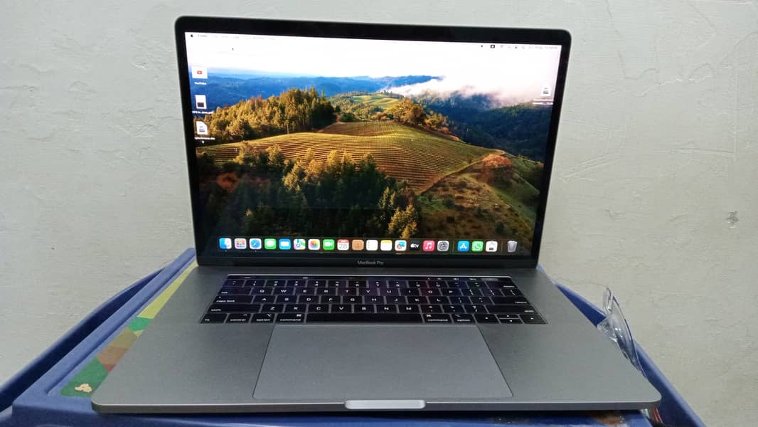 Macbook Pro 2018,15 Inch(Intel Core i7 16GB RAM,512 SSD,Touch Bar) 2