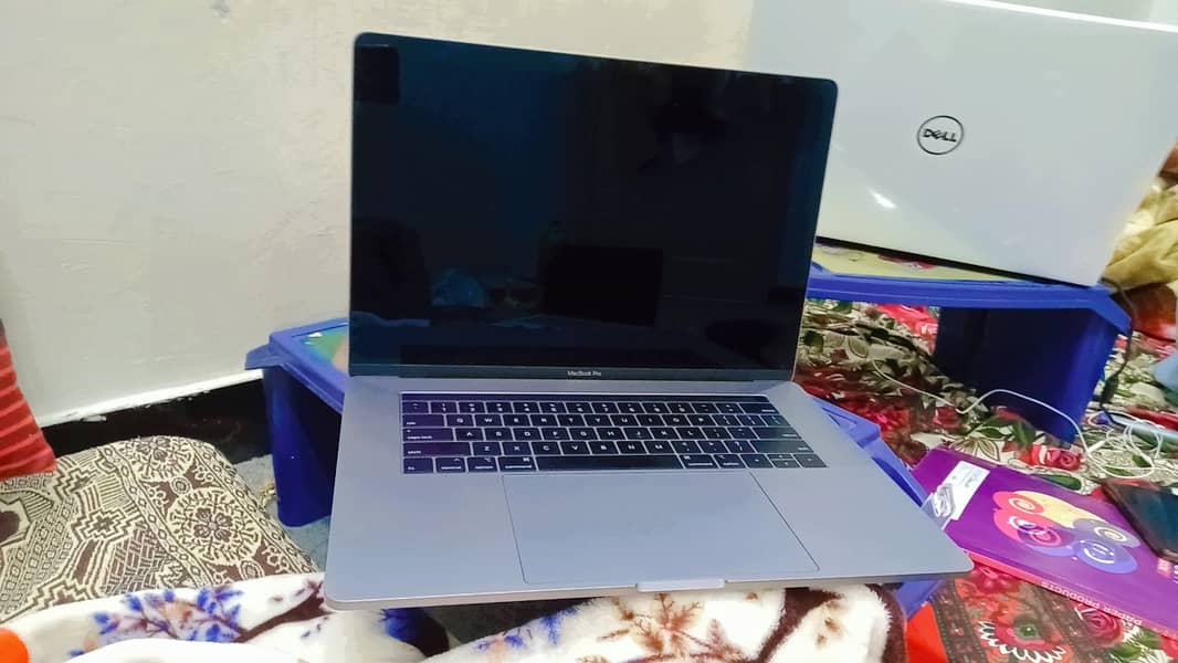 Macbook Pro 2018,15 Inch(Intel Core i7 16GB RAM,512 SSD,Touch Bar) 3