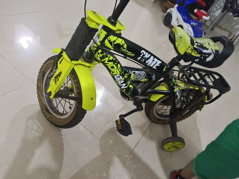 4 to 6 years kids cycle for sale in very good condition 2