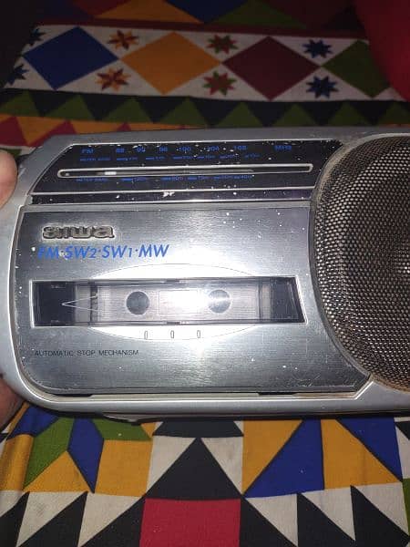 aiwa tap recorder with 4band radio. 2