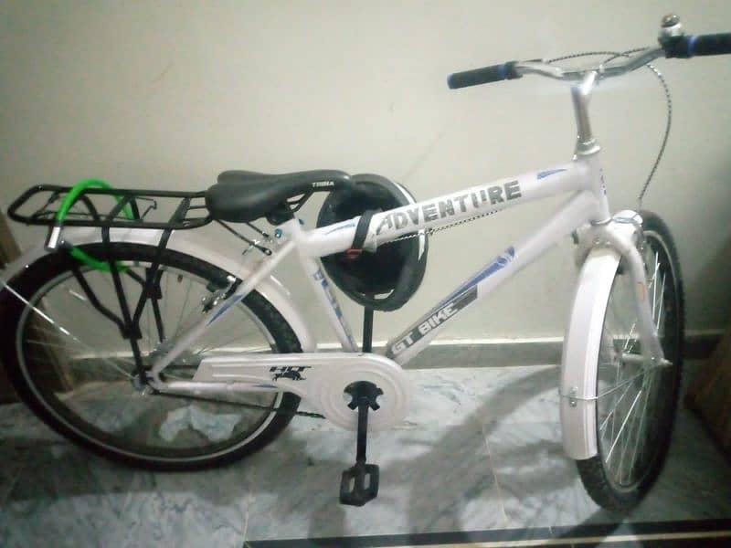 full size bicycle in White colour 1