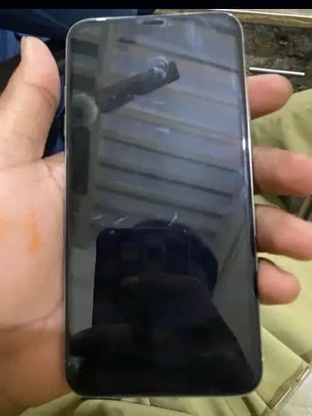 iPhone Xs new condition 10/10 bettery health 80 Hai 1