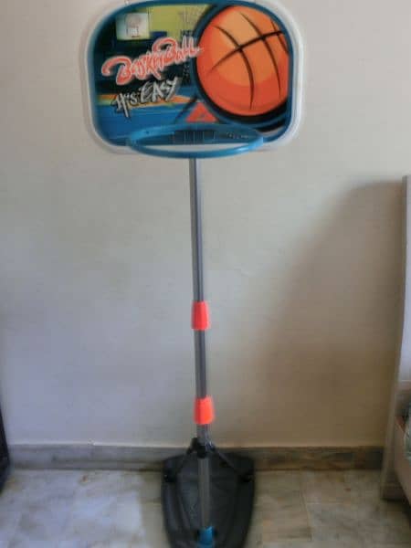 Kids basket all court (4-5ft tall) brand new condition 1