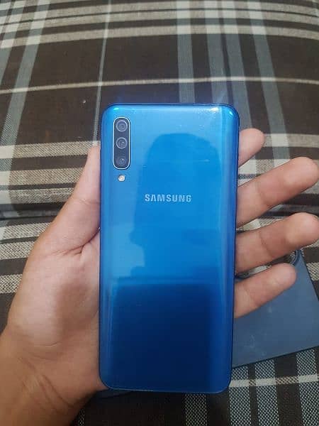 Samsung galaxy A50 10 by 10 4ram 128gb 0